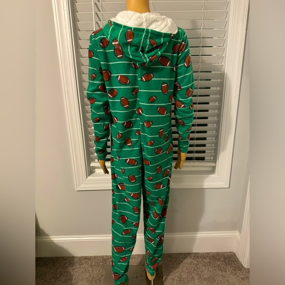 Great Warm & Cozy size M green football field zip up onesie pajamas NWT - Picture 5 of 6